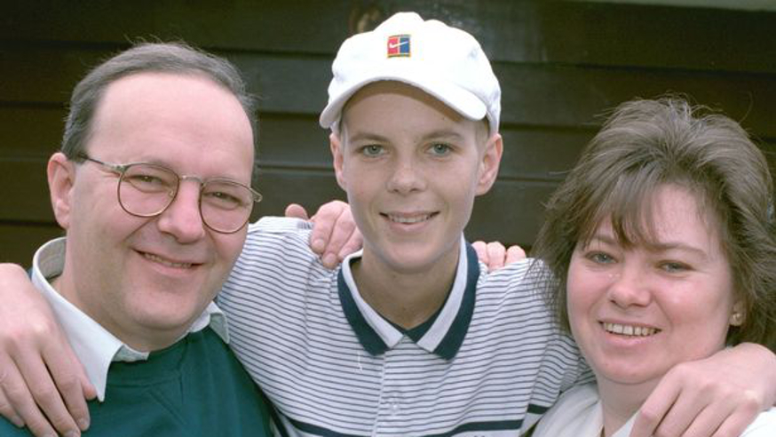 chris-lucas-with-his-mum-and-dad_874x492
