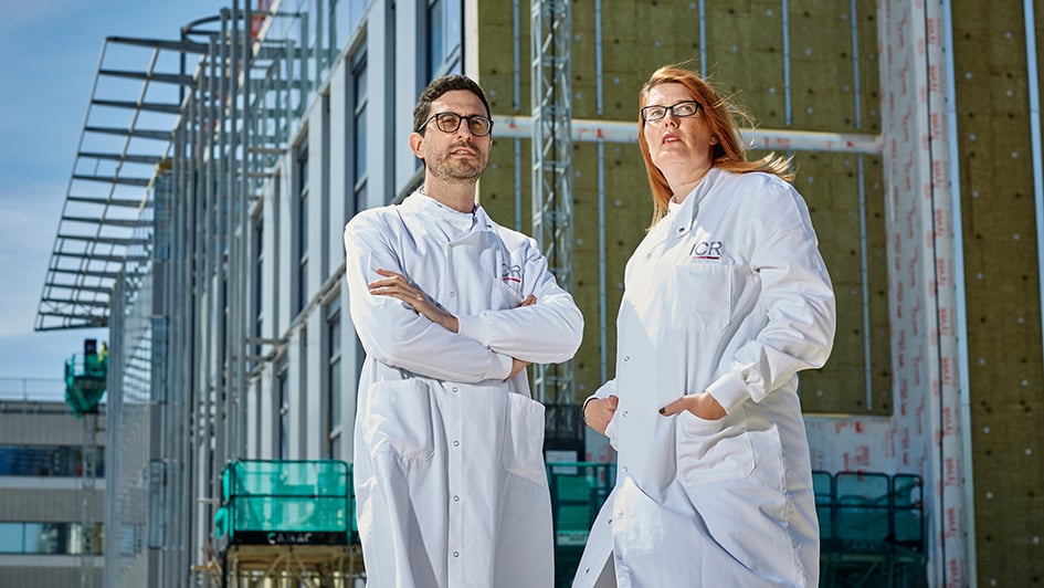 Professor Andrea Sottoriva and Dr Olivia Rossanese in front of the, under construction, Centre for Cancer Drug Discovery