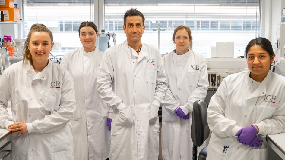 icr-team-with-chris-in-lab_landscape-low-res-945x532