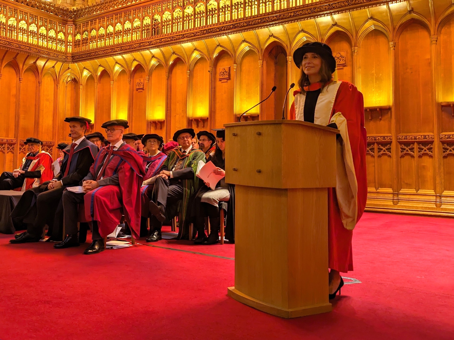 Lola Manterola speaking at the lectern after receiving an honorary doctorate