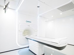 First patient in the UK receives pioneering new form of radiotherapy